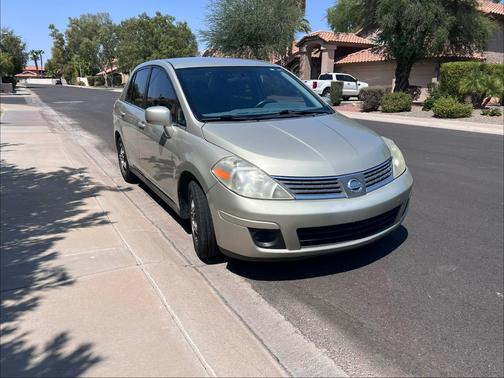 Gold 2008 Nissan Versa SL