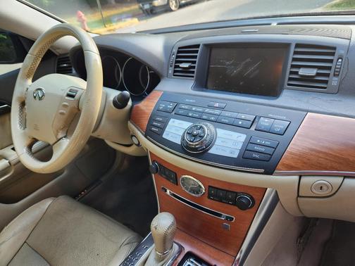 Red 2006 INFINITI M35 Base