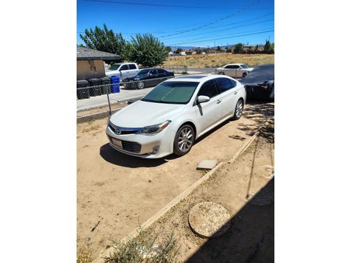 White 2013 Toyota Avalon Limited