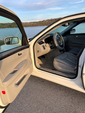 White 2008 Cadillac DTS Luxury II