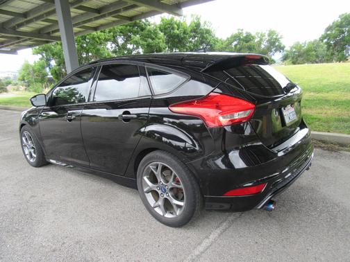 Black 2016 Ford Focus SE