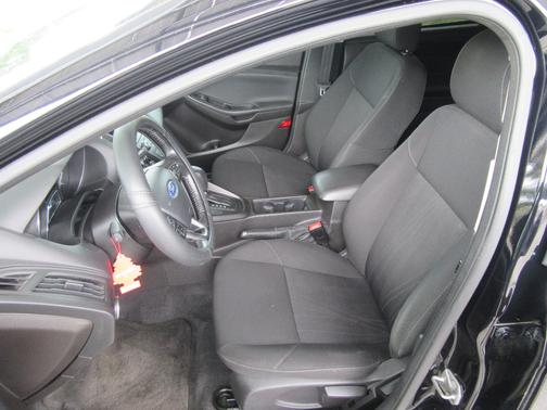 Black 2016 Ford Focus SE