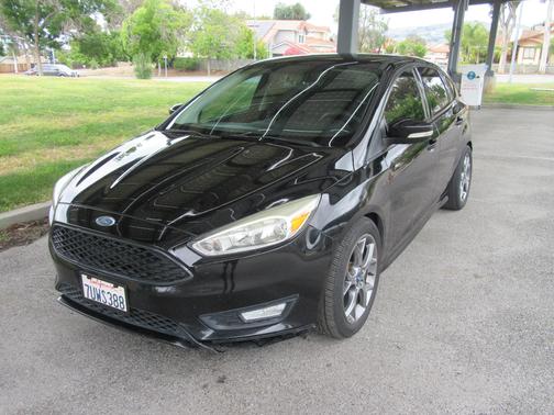 Black 2016 Ford Focus SE
