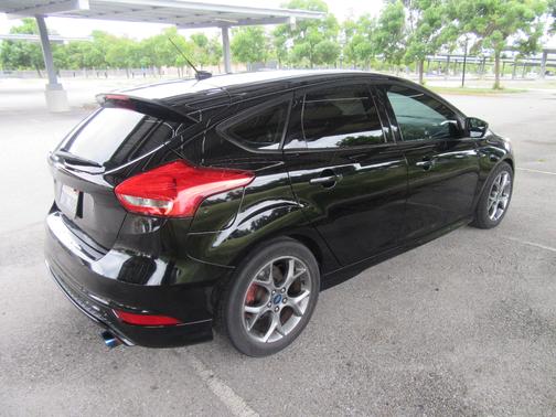 Black 2016 Ford Focus SE