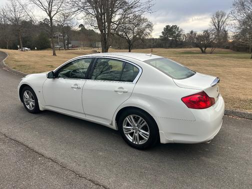 2015 INFINITI Q40 Base