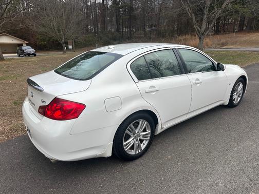 2015 INFINITI Q40 Base