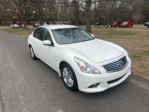 2015 INFINITI Q40 Base