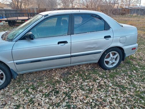 2000 Suzuki Esteem GLX