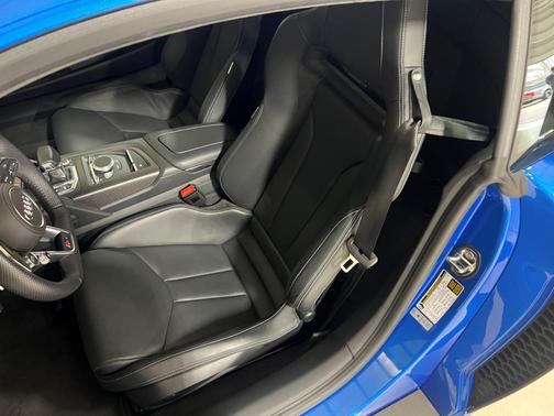Blue 2017 Audi R8 5.2 V10 plus