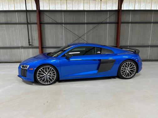 Blue 2017 Audi R8 5.2 V10 plus