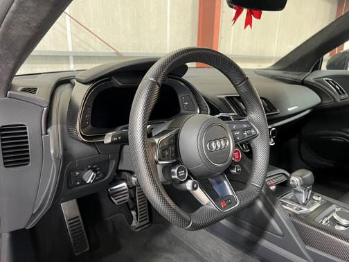Blue 2017 Audi R8 5.2 V10 plus