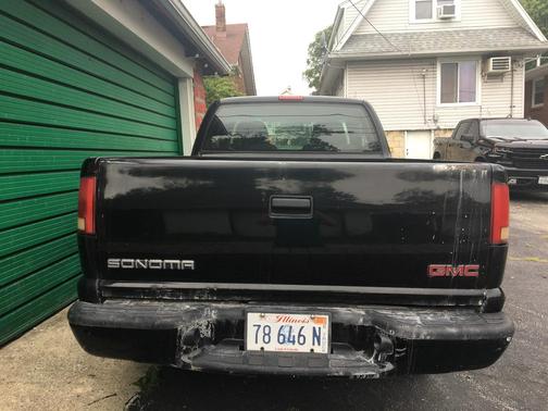 Black 2001 GMC Sonoma SLE