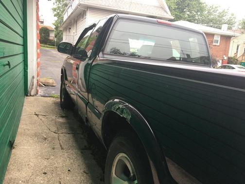 Black 2001 GMC Sonoma SLE