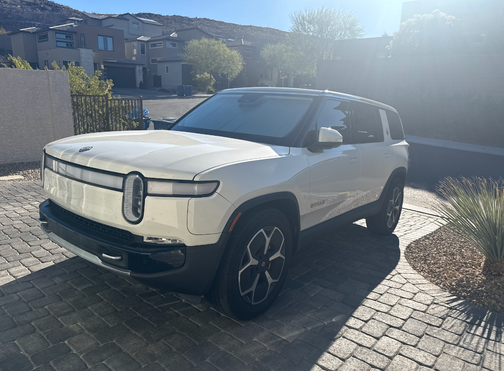 2023 Rivian R1S Adventure Quad-Motor Large Package