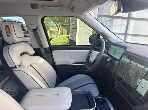 2023 Rivian R1S Adventure Quad-Motor Large Package