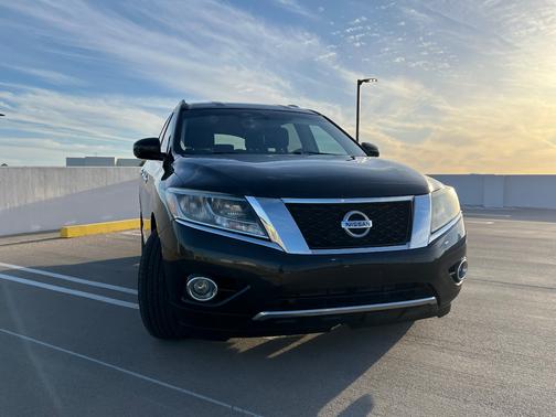 Black 2016 Nissan Pathfinder SL