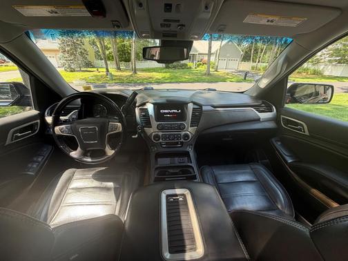 Black 2019 GMC Yukon XL Denali