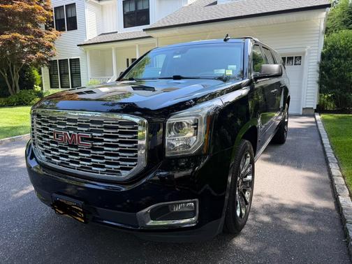 Black 2019 GMC Yukon XL Denali