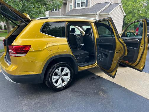 Yellow 2018 Volkswagen Atlas 3.6L SE w/Technology