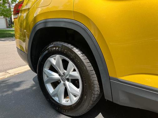 Yellow 2018 Volkswagen Atlas 3.6L SE w/Technology
