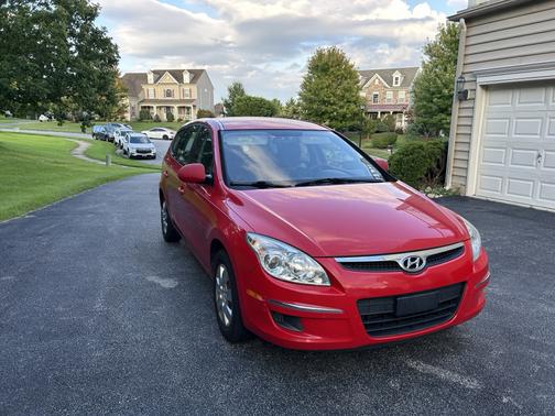 Red 2011 Hyundai Elantra Touring GLS