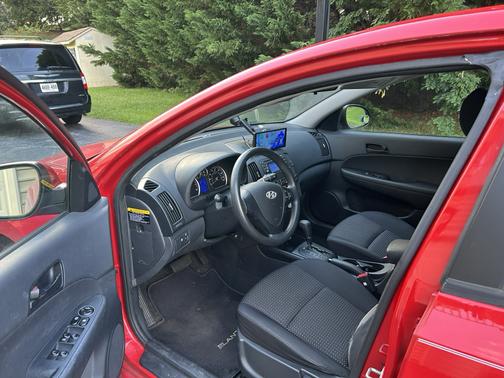Red 2011 Hyundai Elantra Touring GLS
