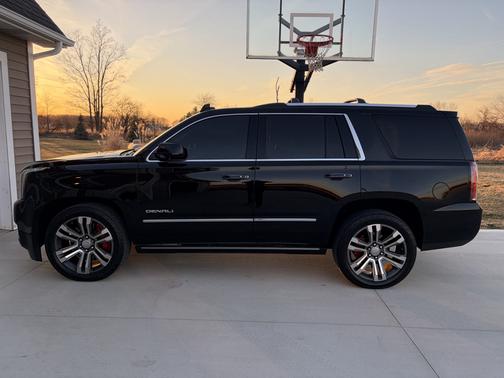 Black 2019 GMC Yukon Denali