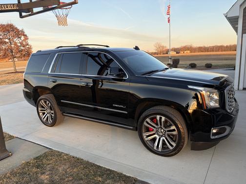 Black 2019 GMC Yukon Denali