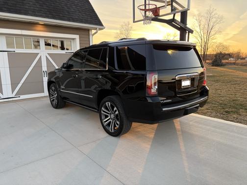 Black 2019 GMC Yukon Denali