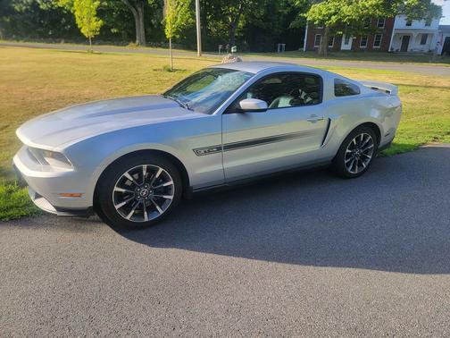Photo 1 of 19 of 2011 Ford Mustang GT Premium