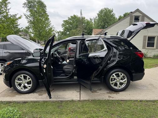 Black 2018 Chevrolet Equinox LT
