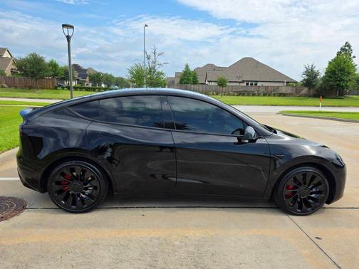 Black 2023 Tesla Model Y Performance