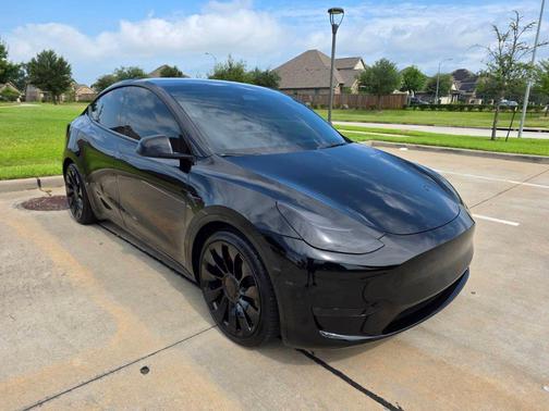 Black 2023 Tesla Model Y Performance