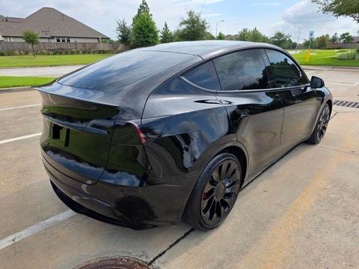 Black 2023 Tesla Model Y Performance