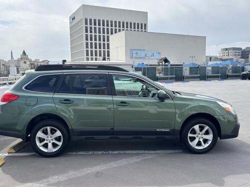 2013 Subaru Outback 2.5i Premium