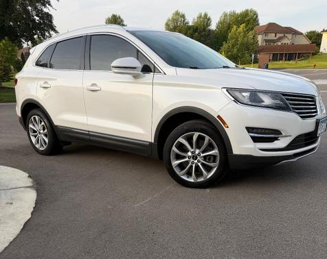 White 2015 Lincoln MKC Base