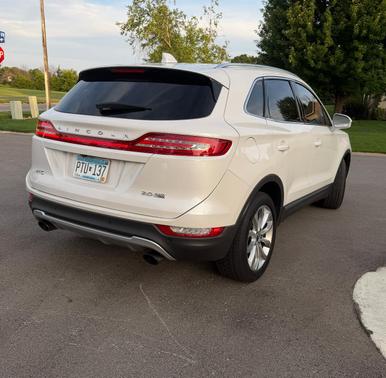 White 2015 Lincoln MKC Base
