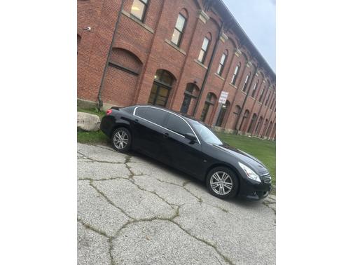 2015 INFINITI Q40 Base