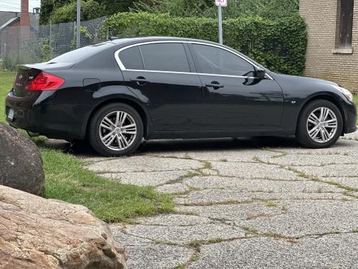 2015 INFINITI Q40 Base