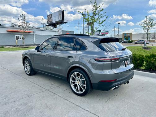 Gray 2019 Porsche Cayenne Cayenne