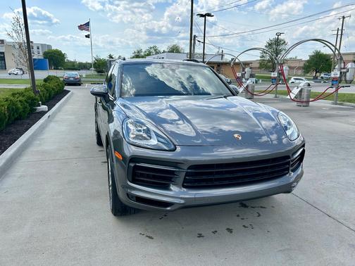 Gray 2019 Porsche Cayenne Cayenne