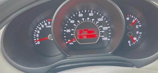 White 2016 Kia Soul Base