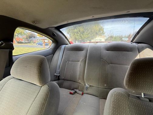 Red 2004 Dodge Stratus SXT
