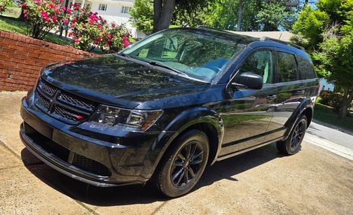 Black 2020 Dodge Journey SE Value Edition