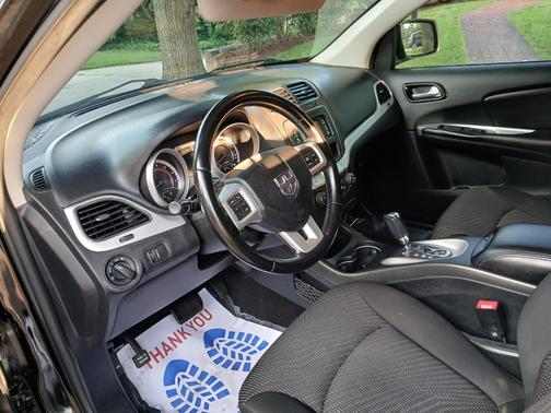 Black 2020 Dodge Journey SE Value Edition