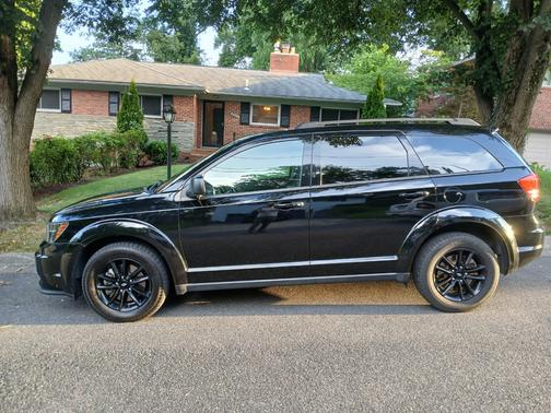 Black 2020 Dodge Journey SE Value Edition