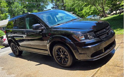Black 2020 Dodge Journey SE Value Edition