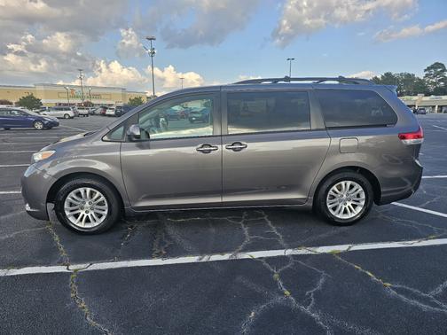 2013 Toyota Sienna XLE