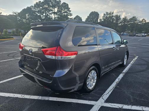 2013 Toyota Sienna XLE