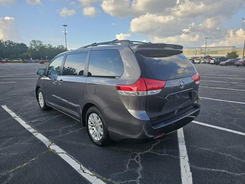 2013 Toyota Sienna XLE
